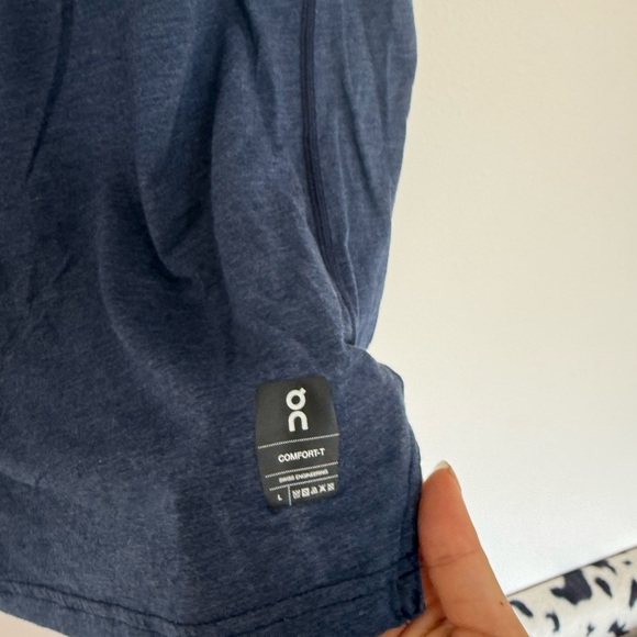 On Running Men's Dark Blue Short Sleeve Tee - Picture 4 of 6